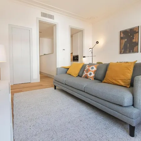 Fancy Downtown By Lovelystay