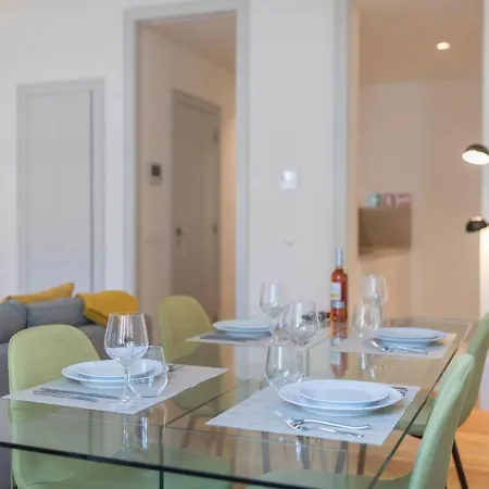 Apartman Fancy Downtown By Lovelystay