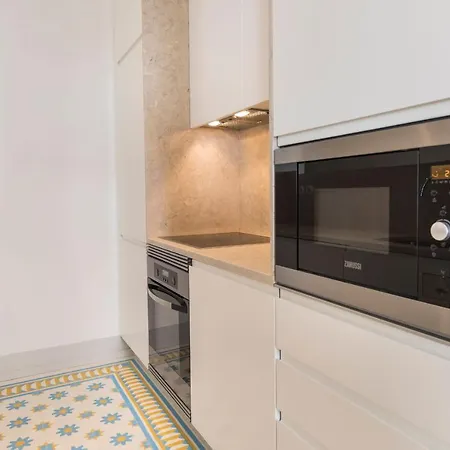 Lovelystay - Fancy In The Heart Of * Lisbona